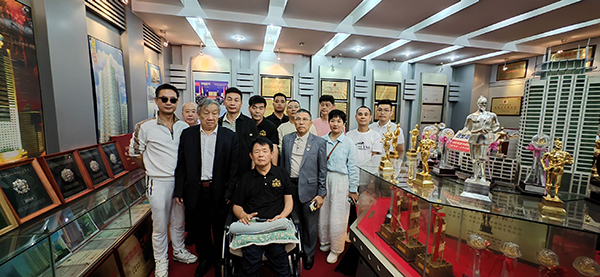 参观江泽民故居有感一一原中国国情调查研究中心秘书长方建文