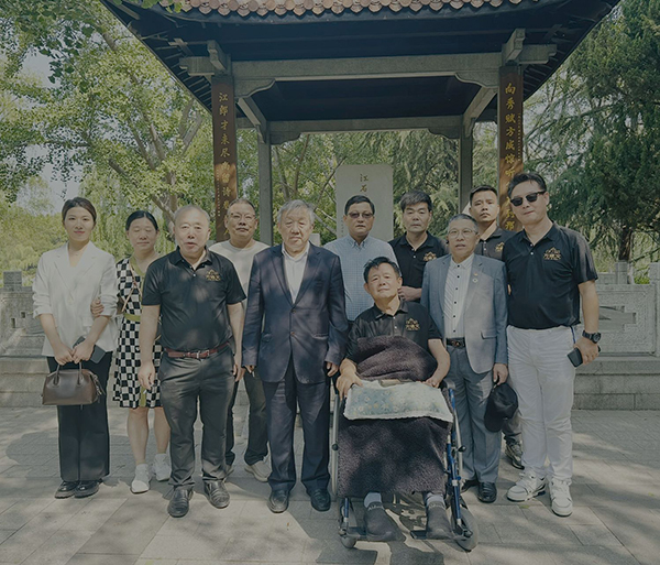 参观江泽民故居有感一一原中国国情调查研究中心秘书长方建文