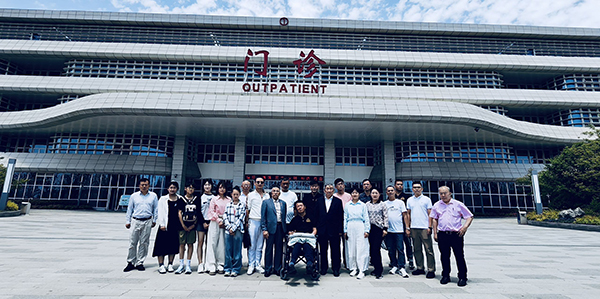 参观江泽民故居有感一一原中国国情调查研究中心秘书长方建文