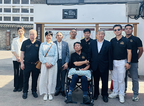 参观江泽民故居有感一一原中国国情调查研究中心秘书长方建文